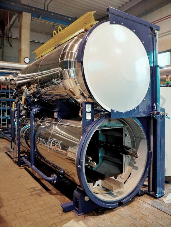 Autoklav 1300 mit Hydraulikverschluss und Wärmetauscher